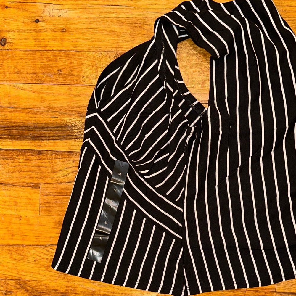 NWT Banana Republic Black & White Striped Top - Medium - Picture 9 of 9
